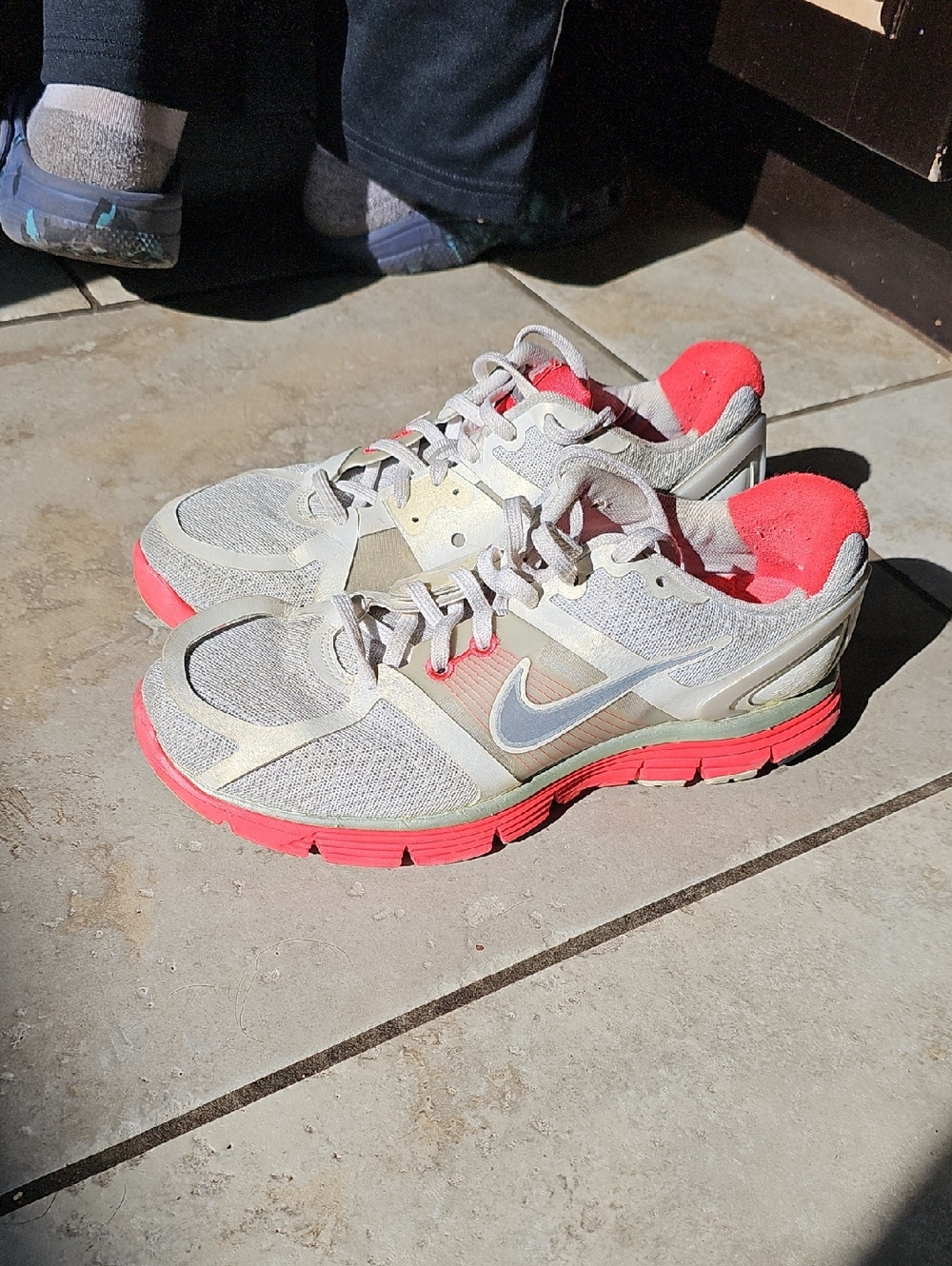 Nike Women’s lunarglide Athletic Running Shoes in Light Gray and Coral